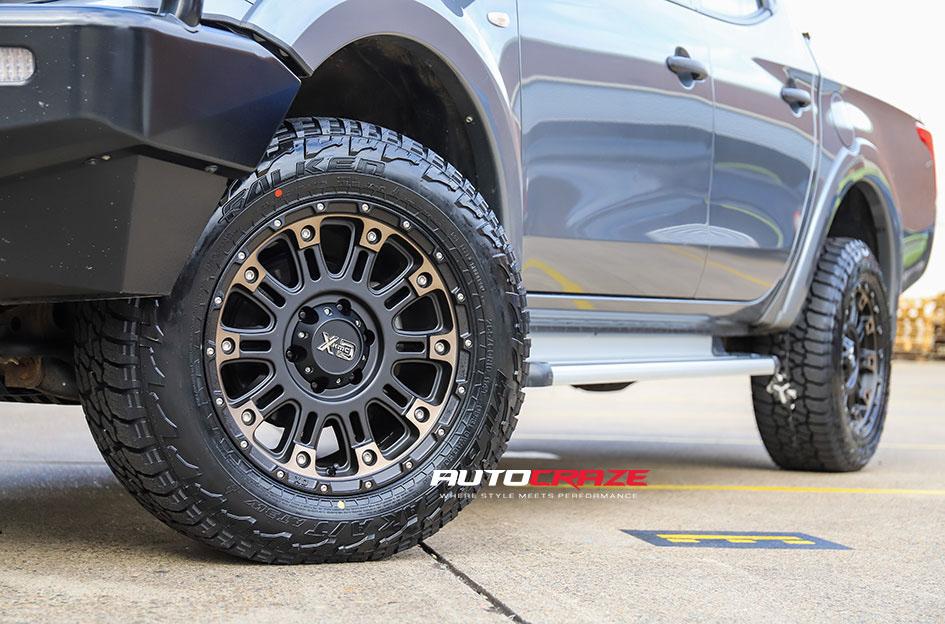 MITSUBISHI TRITON HOSS XD II SATIN BLACK DARK TINT